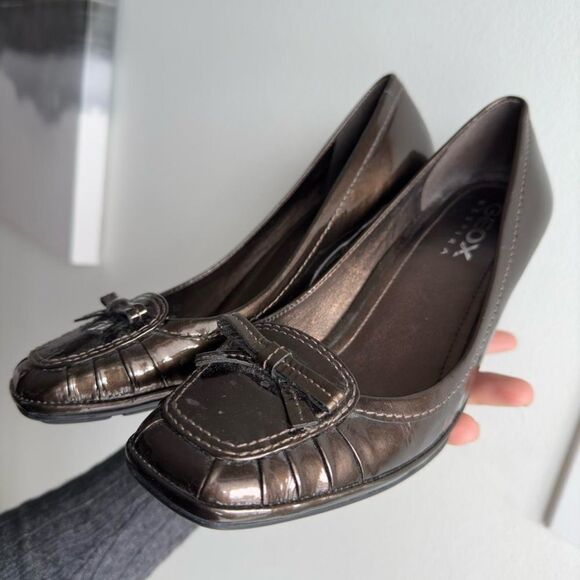 Adorable Y2k Bow wedge pump heels with glossy finish by Geox Respira - Picture 6 of 8